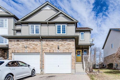 17 Red Clover Cres, Kitchener, ON, N2E4G8 | Card Image