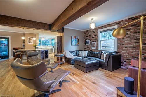 283 Plains Rd W, Burlington, ON, L7T1G1 | Card Image