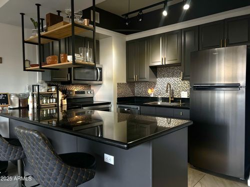 1n-4750 N Central Ave, Phoenix, AZ, 85012-1732 | Card Image