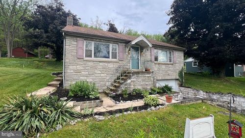 1644 Moselem Springs Rd, Hamburg, PA, 19526-8685 | Card Image