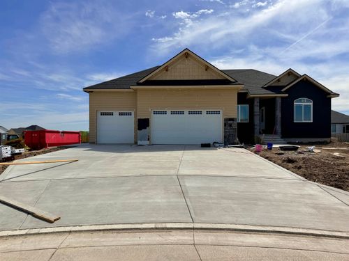 2606 Dunnwood Dr, Salina, KS, 67401-2210 | Card Image