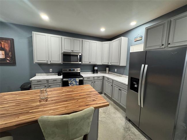 000 Old Farm Market 705 S, House other with 2 bedrooms, 2 bathrooms and 3 parking in Broaddus TX | Image 10