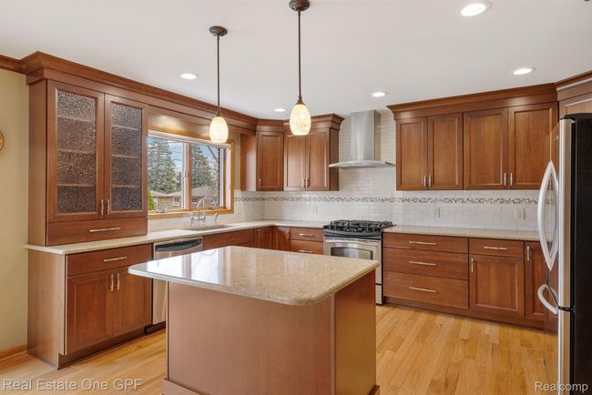 Textured glass cabinet doors | Image 17