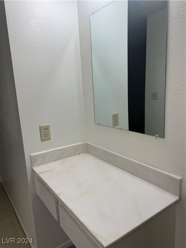 Primary Bathroom | Image 12