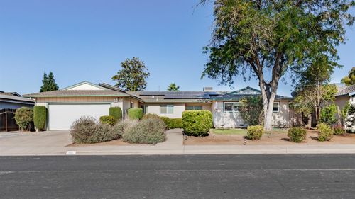 911 Stanford Ave, Clovis, CA, 93611-2052 | Card Image