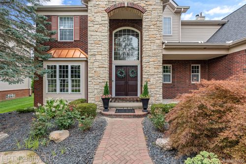 1215 Hackney Ct, South Lyon, MI, 48178-8712 | Card Image