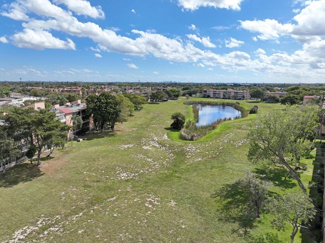 APT-301 - 7300 Lake Circle Dr, Condo with 2 bedrooms, 2 bathrooms and null parking in Margate FL | Image 38