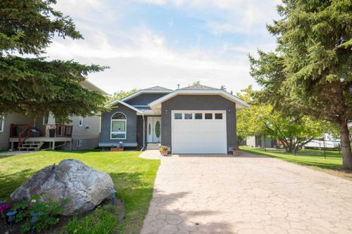5320 46 Street, Bentley, AB, T0C0J0 | Card Image