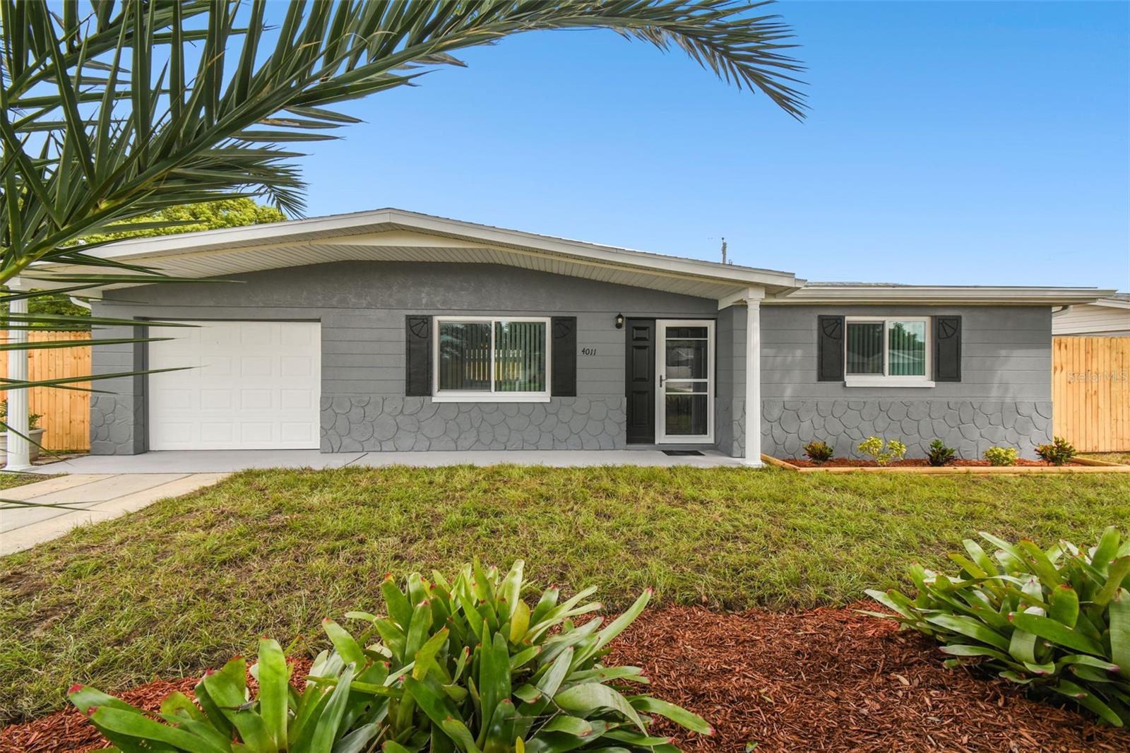 Scarlet Maple Dr, Holiday, FL 34691