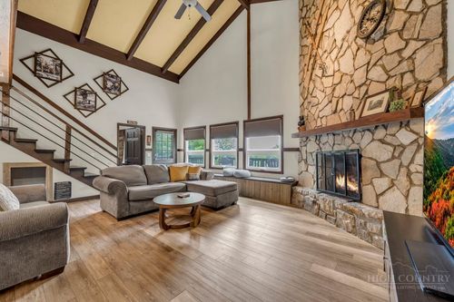 106 Kick Turn Ln, Beech Mountain, NC, 28604-8113 | Card Image
