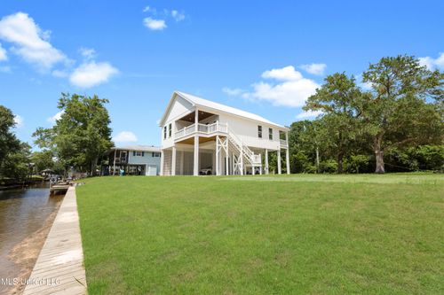 44 Fiber St, Bay Saint Louis, MS, 39520-8944 | Card Image