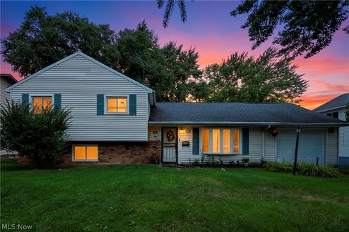 4933 Nan Linn Dr, Richmond Heights, OH, 44143-1431 | Card Image