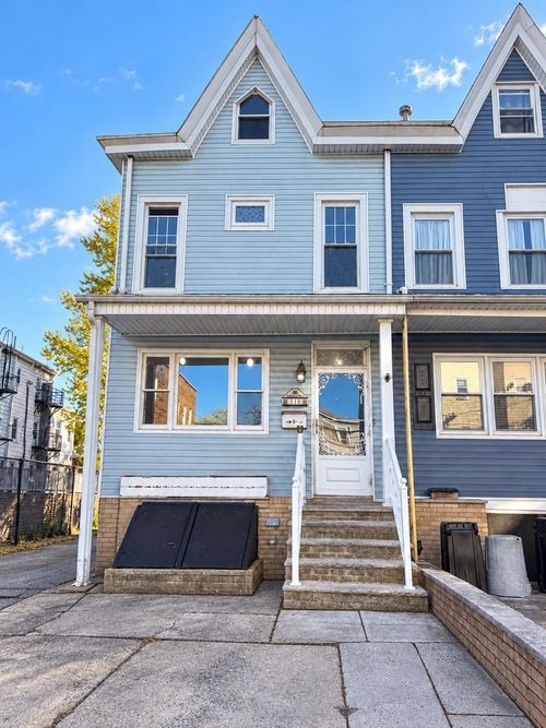 10 W 52nd St, Bayonne, NJ, 07002-4106 | Card Image