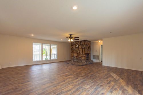 136 Cochran Dr Ne, Dalton, GA, 30721-8457 | Card Image