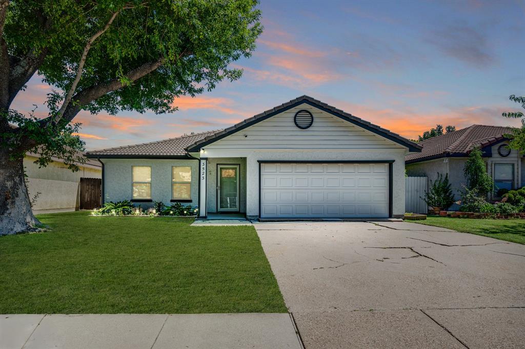 Alexandria Dr, Arlington, TX 76015