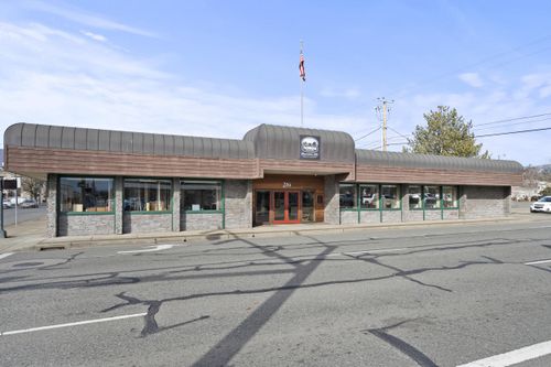206 Ne 7th St, Grants Pass, OR, 97526-2126 | Card Image