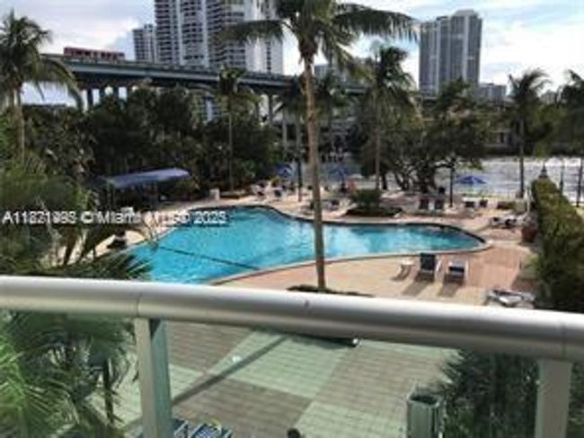 APT-207 - 19390 Collins Ave, Condo with 2 bedrooms, 2 bathrooms and null parking in Sunny Isles Beach FL | Image 4