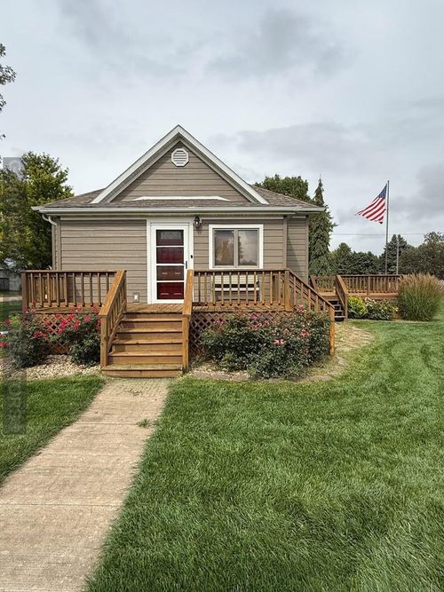 424 1st St, Hordville, NE, 68846-9708 | Card Image