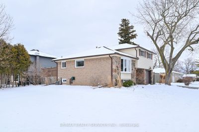 35 Abbey Rd, House other with 3 bedrooms, 3 bathrooms and 5 parking in Brampton ON | Image 3