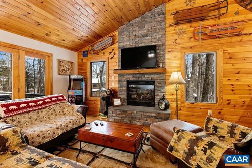 25 Devils Bnd, WINTERGREEN RESORT, VA, 22967-8071 | Card Image