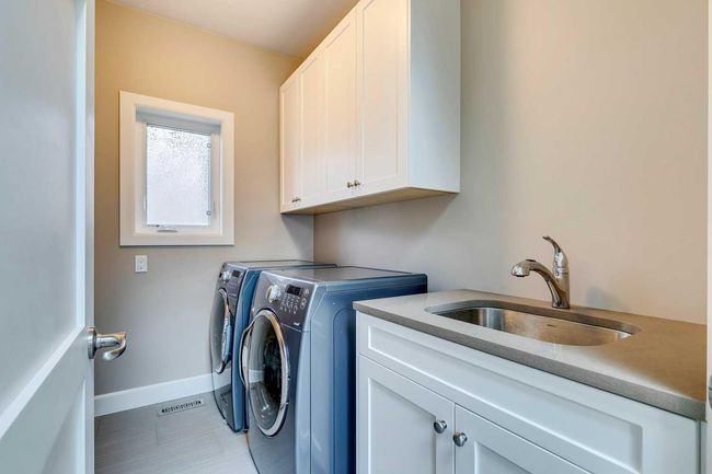 18 27 Avenue Sw, House other with 4 bedrooms, 4 bathrooms and 2 parking in Calgary AB | Image 41