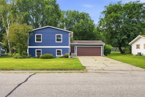 827 E Olson St, Blair, WI, 54616-9311 | Card Image
