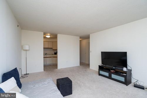 apt-19k-2020 Walnut St, PHILADELPHIA, PA, 19103-5641 | Card Image