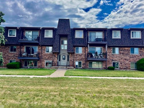 532 Riviera Dr, Saint Clair Shores, MI, 48080-3017 | Card Image