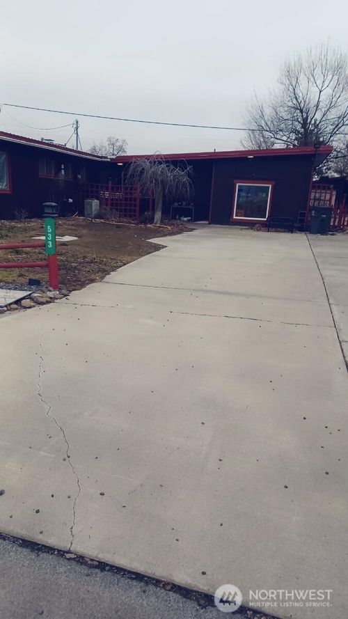 533 Fairchild Loop, Moses Lake, WA, 98837-3105 | Card Image