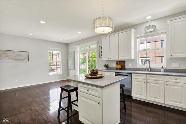 73 11 Th St Nw, Condo with 3 bedrooms, 3 bathrooms and null parking in Carmel IN | Image 20