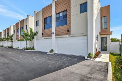 4208 Ne 7th Ter, Oakland Park, FL, 33334-3139 | Card Image