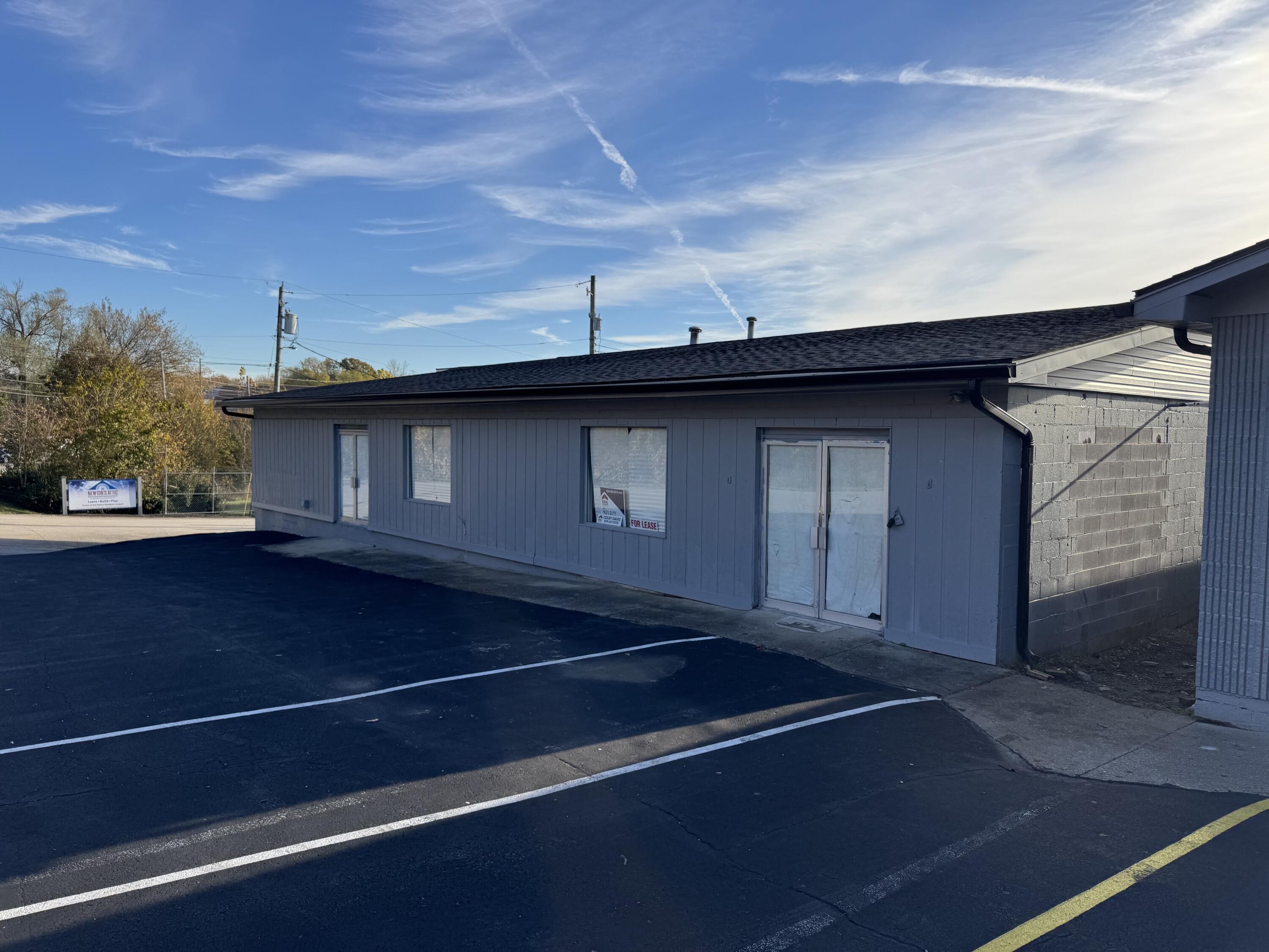 4976 Old Versailles Rd, Lexington, KY 40510