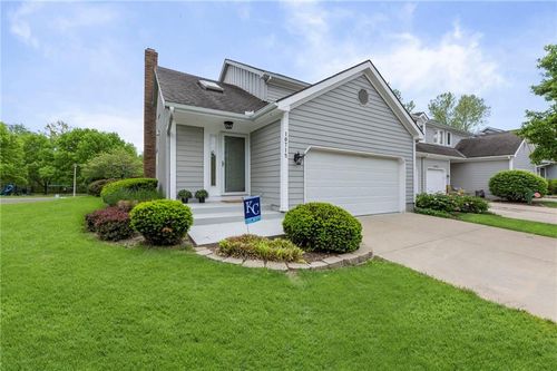 10715 W 116th Ter, Overland Park, KS, 66210-3856 | Card Image