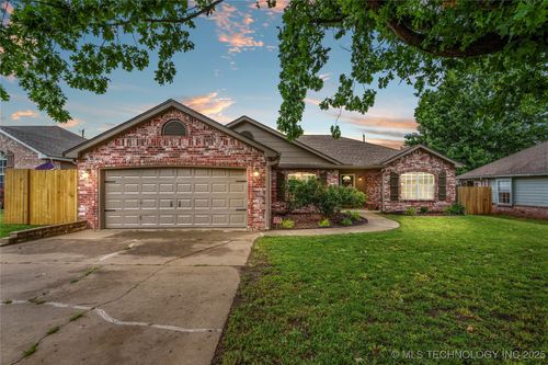 5202 Greenan Dr, Sand Springs, OK, 74063-3325 | Card Image