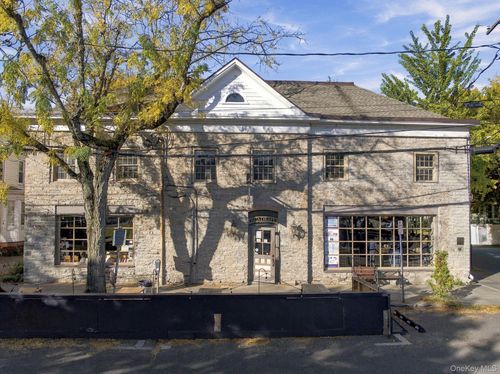 82 John St, Kingston, NY, 12401-3826 | Card Image