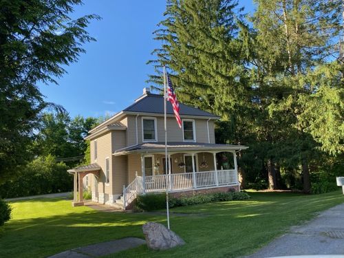 410 Center St, Conneautville, PA, 16406-7044 | Card Image