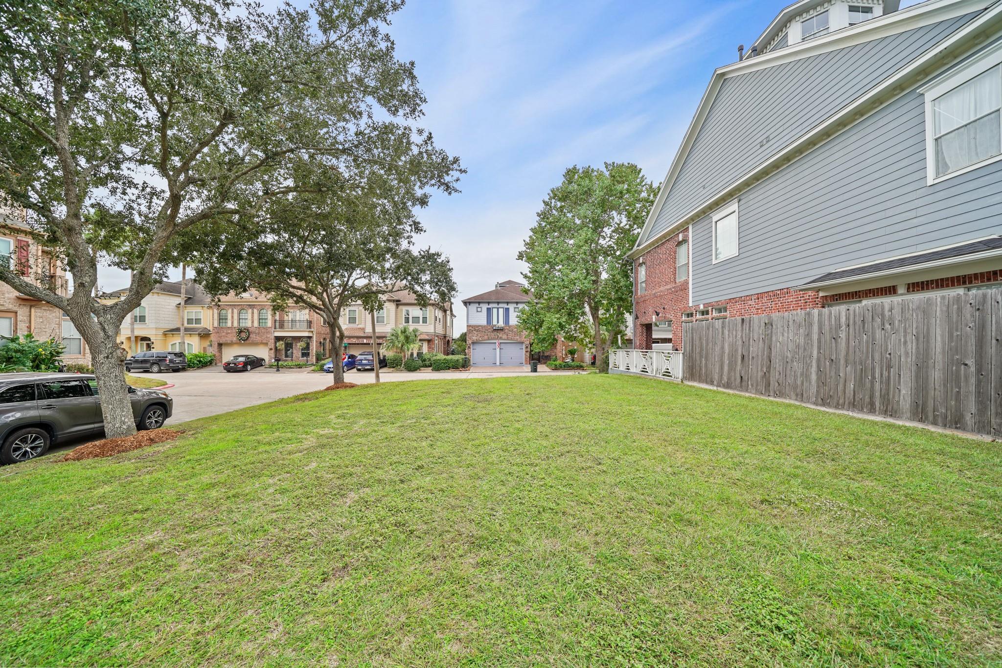 Land in League City