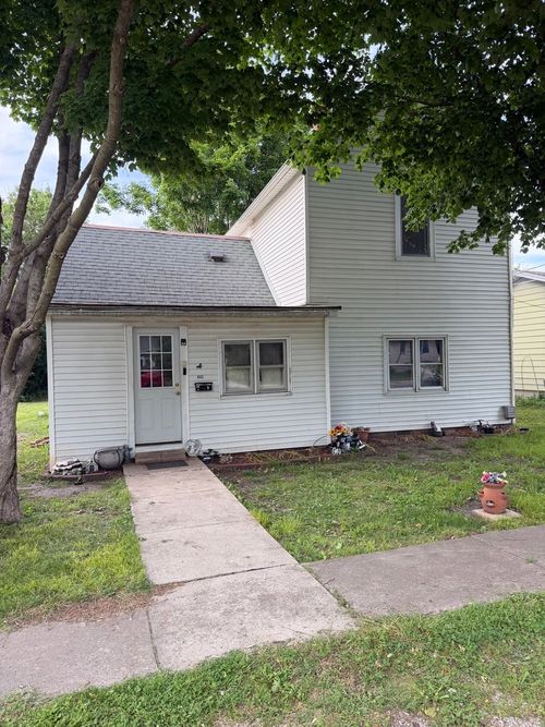 602 E Locust St, Fairbury, IL, 61739-1361 | Card Image