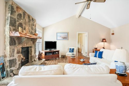 20 Saddle Rock Rdg, Wimberley, TX, 78676-3012 | Card Image