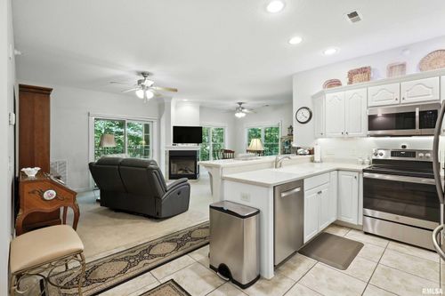 1227 Kimberly Rd, Bettendorf, IA, 52722-4024 | Card Image