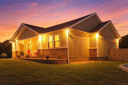 408 Nw Rust Ct, Grain Valley, MO, 64029-8307 | Card Image