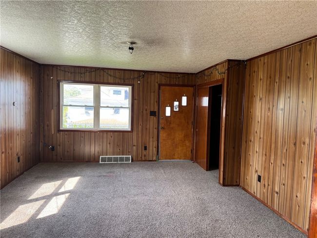 24 Grant St, House other with 3 bedrooms, 1 bathrooms and 1 parking in New Salem PA | Image 9