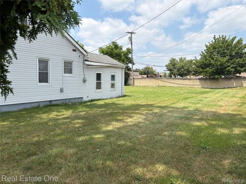 5873 Elmgrove Ave, Warren, MI, 48092-3473 | Card Image