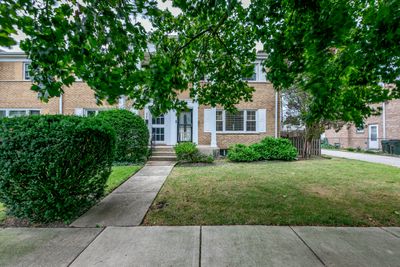 6745 N Drake Avenue, Townhouse with 3 bedrooms, 1 bathrooms and 1 parking in Lincolnwood IL | Image 2