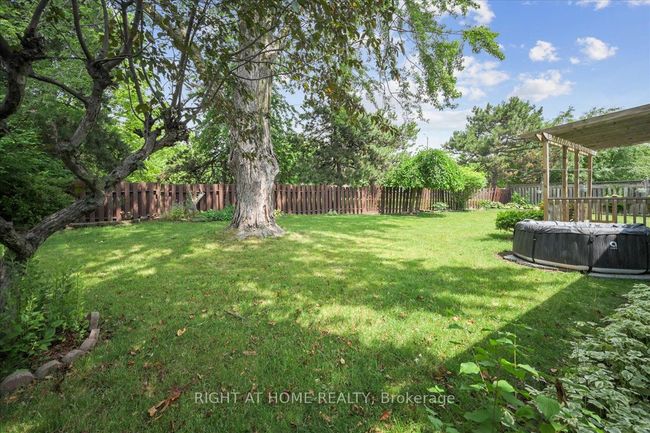 12 Eldon Crt, House other with 3 bedrooms, 2 bathrooms and 4 parking in Brampton ON | Image 36