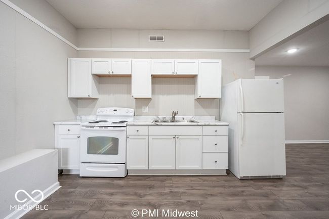5037 10 Th St, Condo with 3 bedrooms, 1 bathrooms and null parking in Indianapolis IN | Image 11