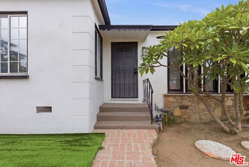 542 N Genesee Ave, Los Angeles, CA, 90036 | Card Image