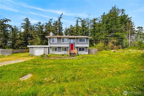 945 Walker Ave, Oak Harbor, WA, 98277-7643 | Card Image