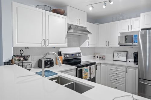 304-137 W 17th St, North Vancouver, BC, V7M1V5 | Card Image
