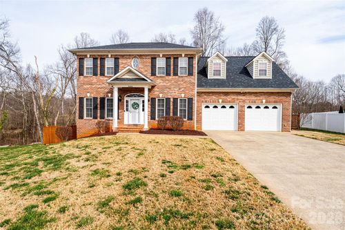 2640 Ironwood Dr, Hickory, NC, 28602-9481 | Card Image